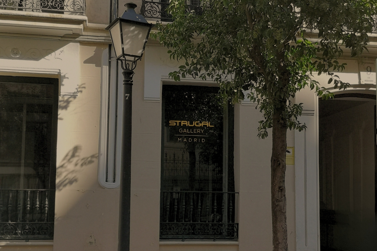 Fachada de STRUGAL Gallery Madrid en Calle de Columela